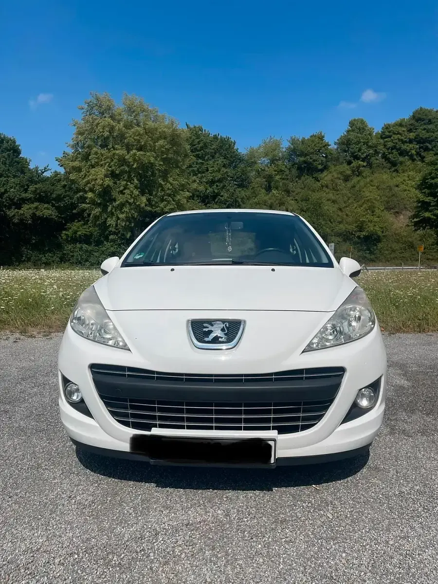 Gebraucht Peugeot 207 90 PS (66 kW) 2012 Weiß Coupé
