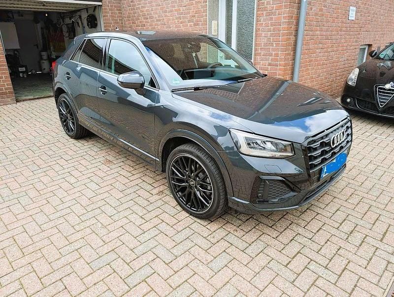 Używany Audi Q2 Advanced 150 KM (110 kW) 2024 Szary SUV