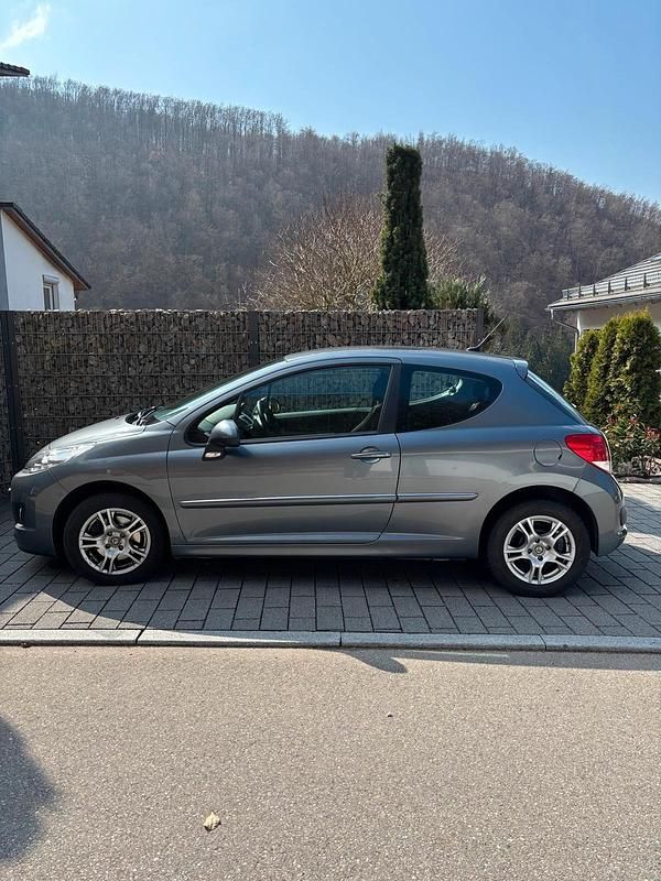 Gebraucht Peugeot 207 95 PS (69 kW) 2009 Grau Kleinwagen