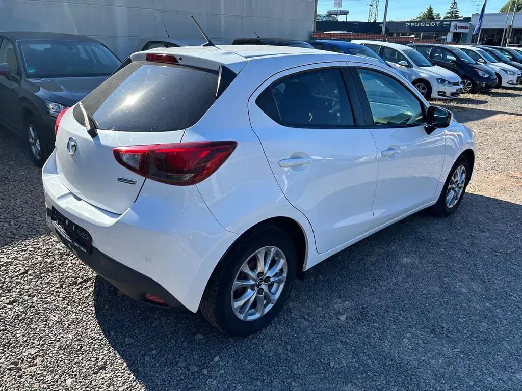 Gebraucht Mazda 2 Exclusive-Line 105 PS (77 kW) 2017 Arctic white cle Limousine