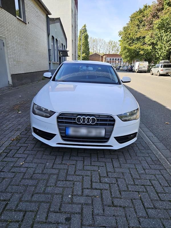 Gebraucht Audi A4 122 PS (89 kW) 2012 Weiß Limousine
