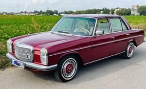 Rot Gebraucht 1974 Mercedes 220 Limousine | 22.000 € - Bild 1/4