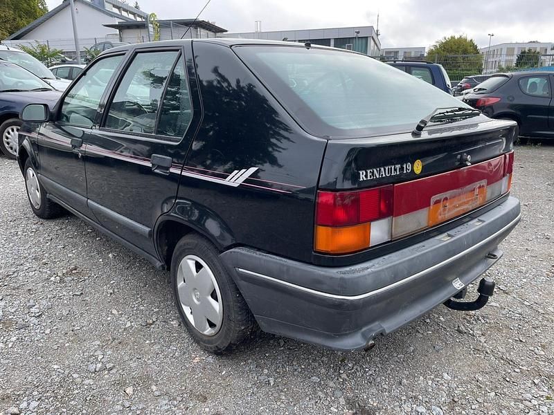 Gebraucht Renault 19 73 PS (53 kW) 1991 Schwarz Limousine