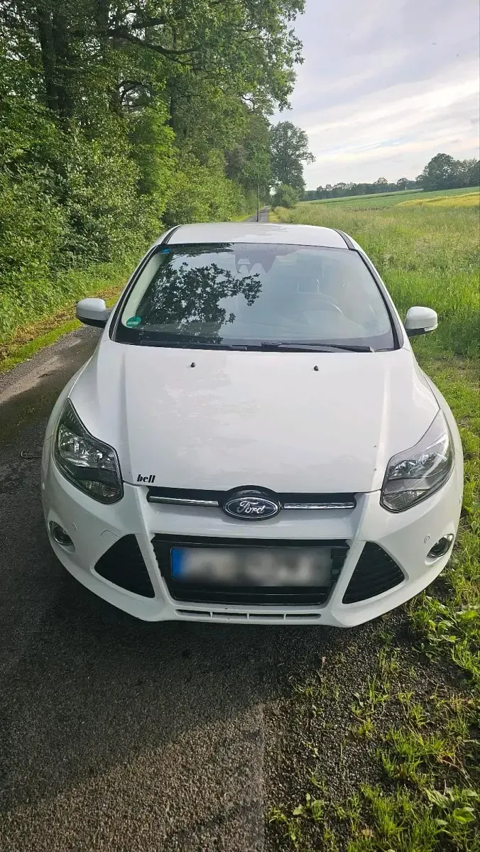 Gebraucht Ford Focus 125 PS (91 kW) 2014 Weiß Limousine