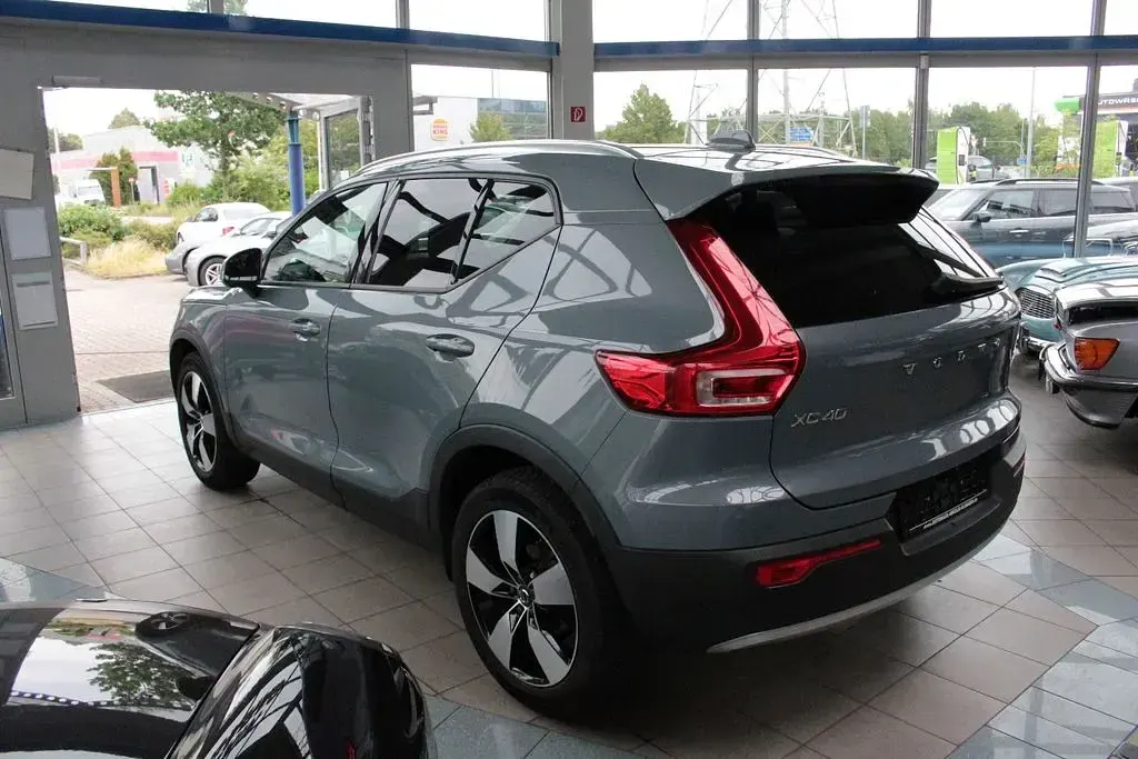 Gebraucht Volvo XC40 Momentum 129 PS (94 kW) 2020 Thunder grey / metallic SUV