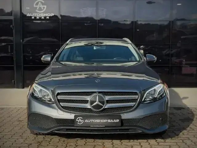 Używany Mercedes E400 333 KM (244 kW) 2017 Szary Sedan/Limuzyna