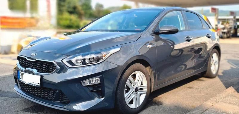Andere farben Gebraucht 2020 Kia Ceed Edition 7 Limousine | 13.000 € (Fairer Preis) - Bild 1/4
