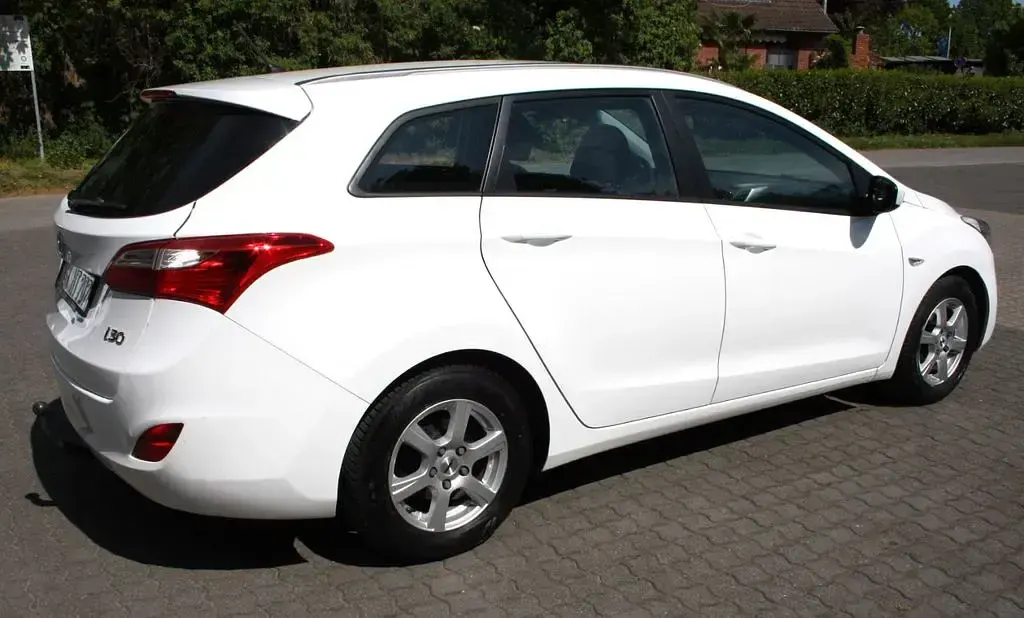 Gebraucht Hyundai i30 Classic 110 PS (80 kW) 2016 Weiß Limousine