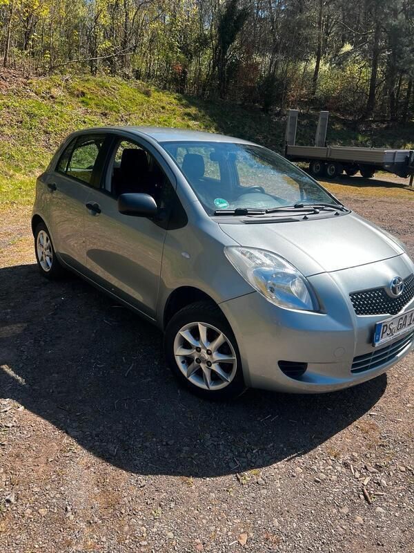 Grau Gebraucht 2007 Toyota Yaris Kleinwagen | 2.300 € (Guter Preis) - Bild 1/4