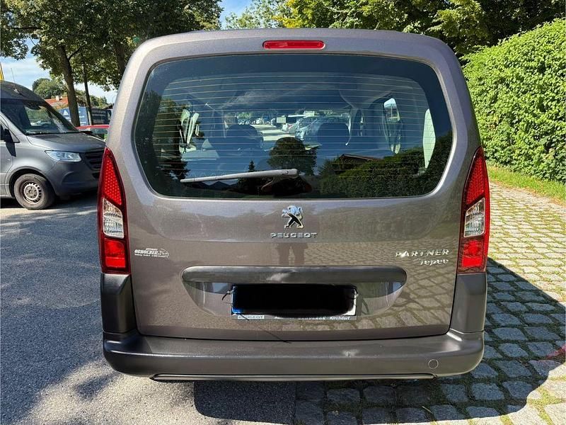 Gebraucht Peugeot Partner 99 PS (72 kW) 2017 Van / Kleinbus