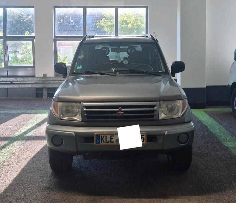 Grau Gebraucht 2002 Mitsubishi Pajero SUV | 3.300 € - Bild 1/4