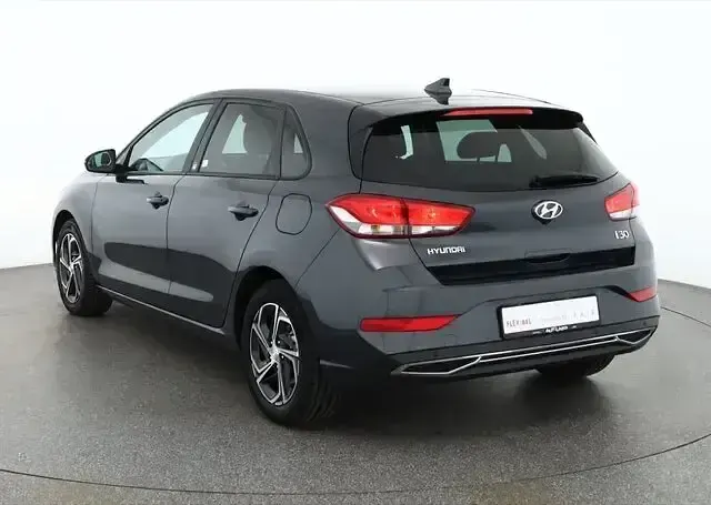 Gebraucht Hyundai i30 120 PS (88 kW) 2021 Grau Limousine