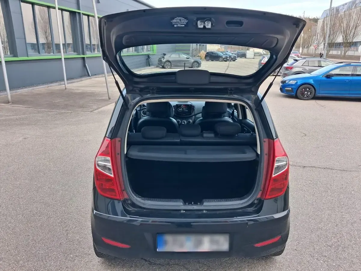 Gebraucht Hyundai i10 69 PS (50 kW) 2011 Schwarz Kleinwagen