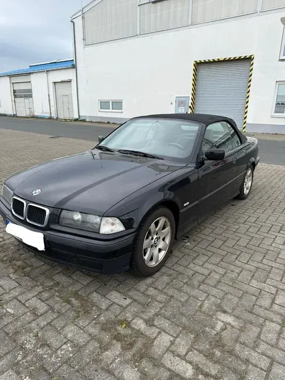 Gebraucht BMW 318 116 PS (85 kW) 1998 Schwarz Cabrio