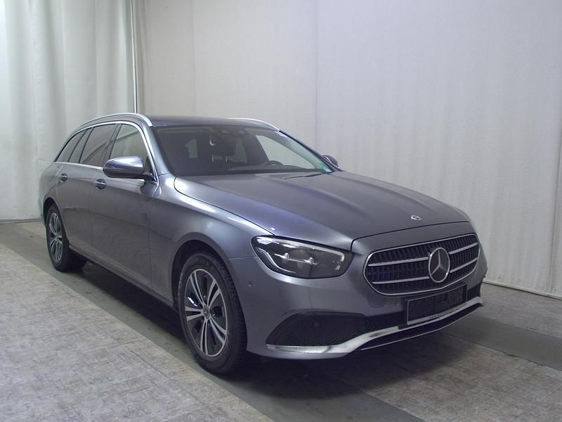 Gebraucht Mercedes E220 Avantgarde 200 PS (147 kW) 2023 Grau Kombi