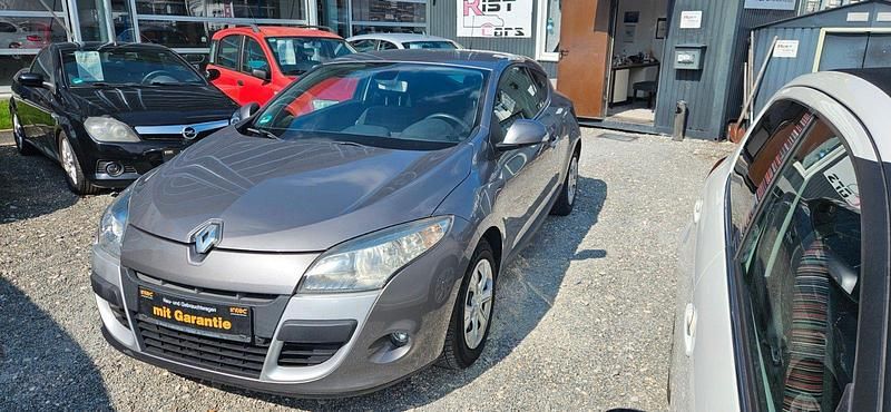 Gebraucht Renault Mégane Coupé Dynamique 110 PS (80 kW) 2010 Grau Coupé