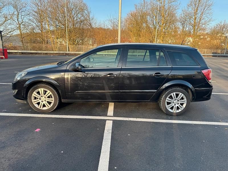 Gebraucht Opel Astra 110 PS (80 kW) 2009 Schwarz Kombi