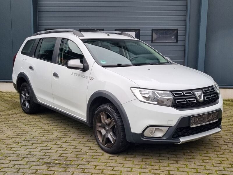 Weiß Gebraucht 2017 Dacia Logan MCV Stepway Kombi | 5.750 € (Fairer Preis) - Bild 1/4