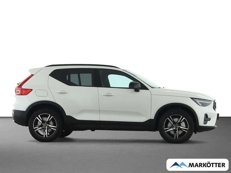 Neu Volvo XC40 Plus 163 PS (119 kW) 2026 Weiss SUV