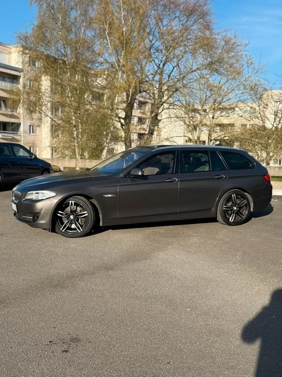Gebraucht BMW 525 218 PS (160 kW) 2012 Braun Kombi