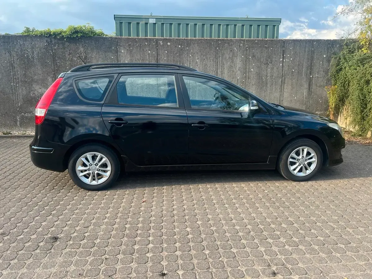 Gebraucht Hyundai i30 109 PS (80 kW) 2012 Schwarz Kombi