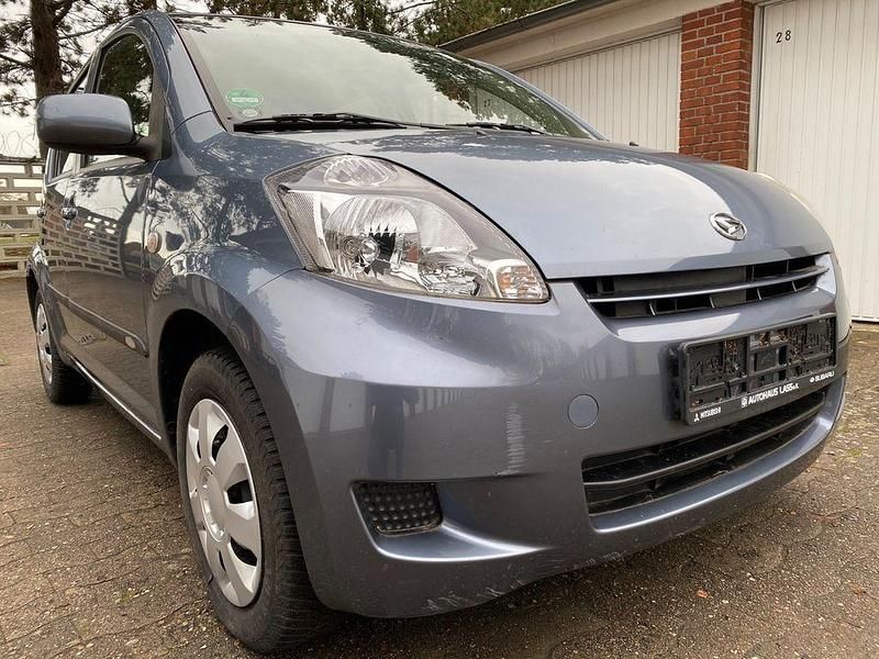 Grau Gebraucht 2011 Daihatsu Sirion Kleinwagen | 4.000 € (Guter Preis) - Bild 1/4