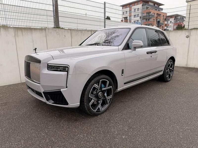 Neu Rolls Royce Cullinan 600 PS (441 kW) 2026 Grau SUV