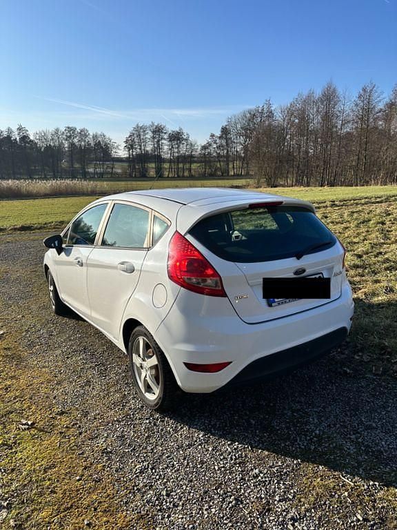 Gebraucht Ford Fiesta Trend 75 PS (55 kW) 2009 Weiß Limousine