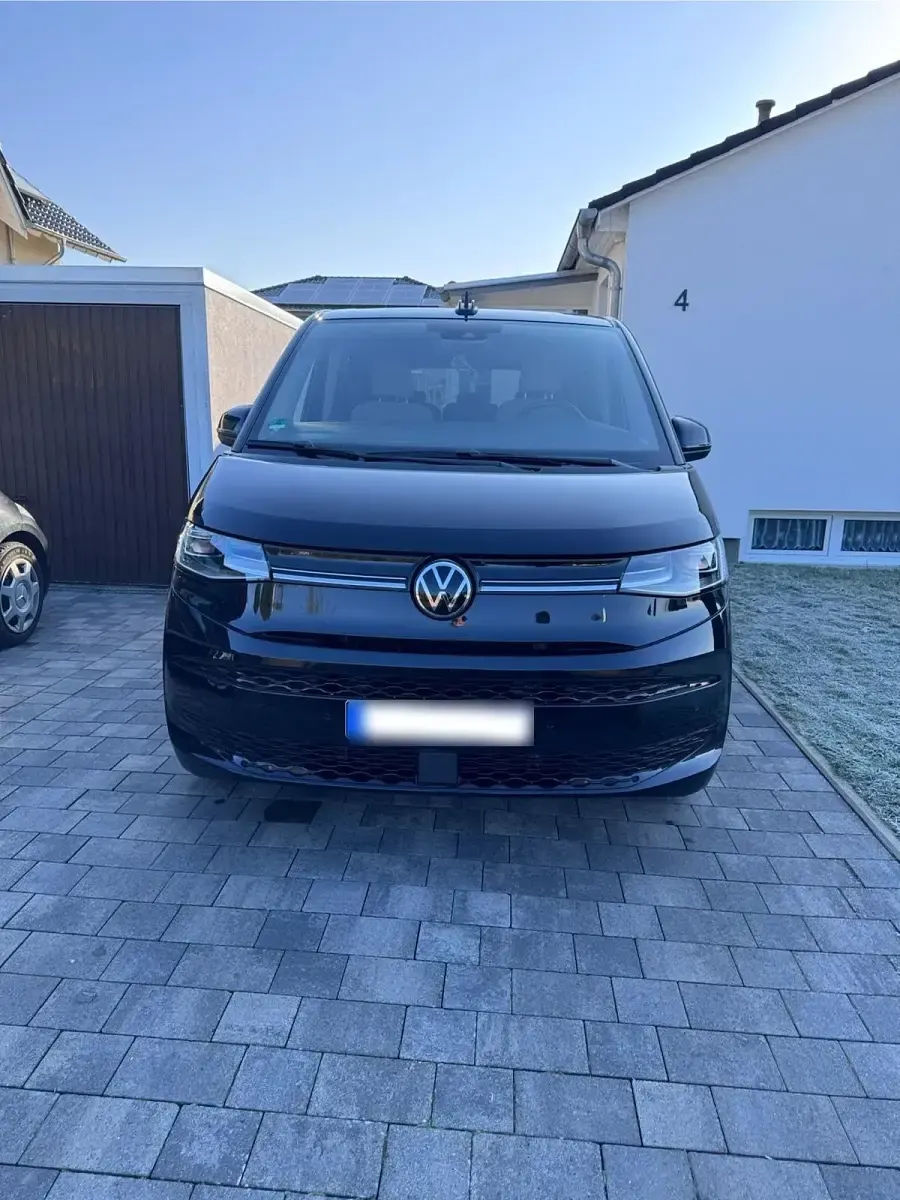 Gebraucht VW Multivan Life 150 PS (110 kW) 2024 Schwarz Van / Kleinbus