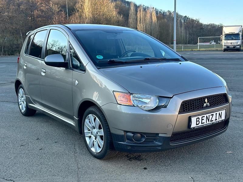 Gebraucht Mitsubishi Colt 95 PS (69 kW) 2012 Grau Kleinwagen