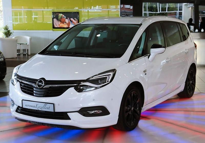 Weiß Gebraucht 2018 Opel Zafira Tourer Business Innovation Van / Kleinbus | 14.850 € (Etwas zu teuer) - Bild 1/4