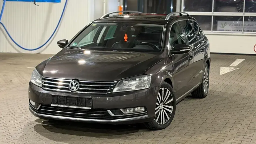 Gebraucht VW Passat Comfortline 105 PS (77 kW) 2012 Braun Kombi