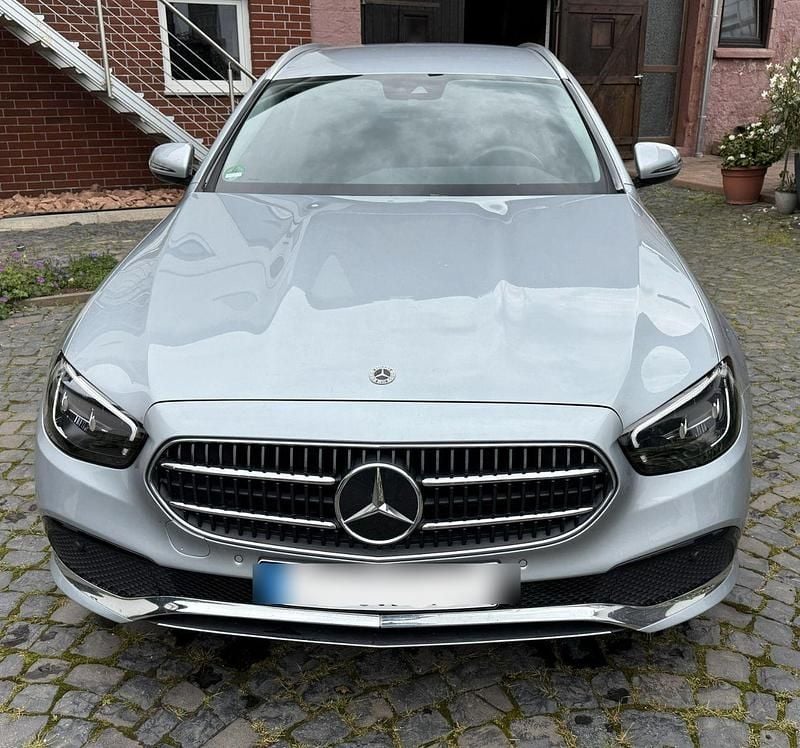 Silber Gebraucht 2023 Mercedes E200 Business Kombi | 35.300 € (Superpreis) - Bild 1/4