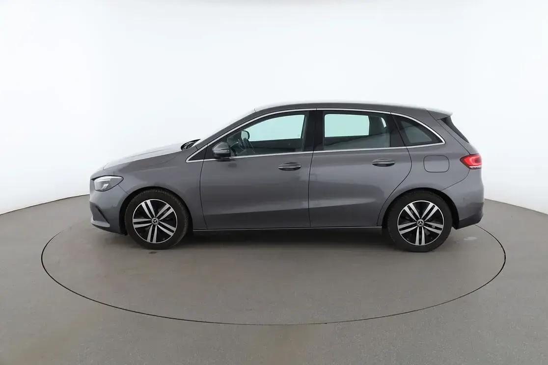 Gebraucht Mercedes B200 Progressive 163 PS (119 kW) 2022 Grau Kleinwagen