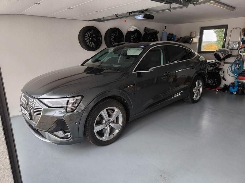 Gebraucht 2020 Audi e-tron S-Line SUV | 38.200 € (Fairer Preis) - Bild 1/4