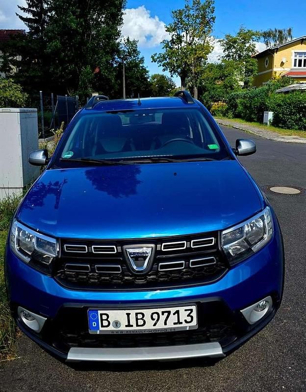 Blau Gebraucht 2016 Dacia Sandero Stepway Kleinwagen | 6.500 € (Superpreis) - Bild 1/3
