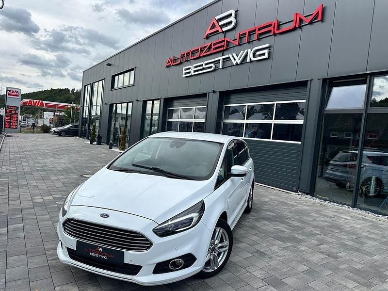 Weiß Gebraucht 2019 Ford S-MAX Titanium Van / Kleinbus | 19.995 € (Fairer Preis) - Bild 1/3