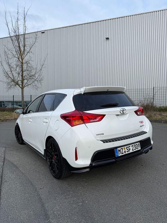 Gebraucht Toyota Auris Life+ 132 PS (97 kW) 2014 Weiß Limousine