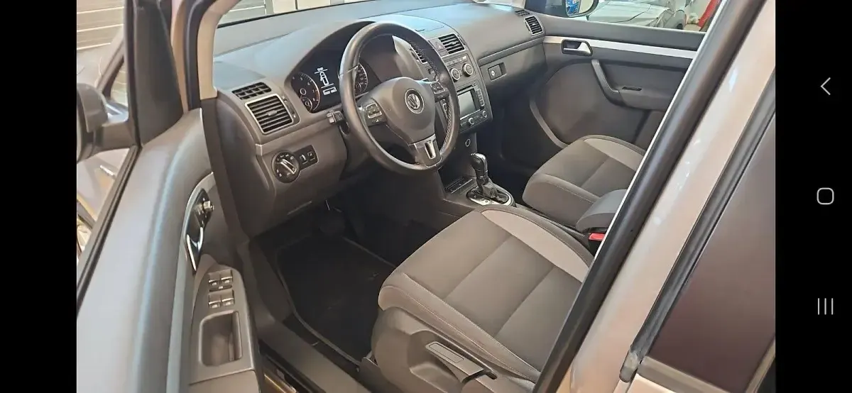 Gebraucht VW Touran Life 140 PS (102 kW) 2013 Beige Van / Kleinbus