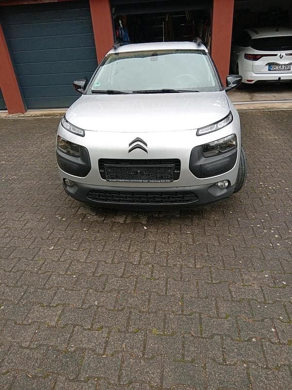Grau Gebraucht 2015 Citroën C4 Kleinwagen | 5.333 € (Fairer Preis) - Bild 1/4