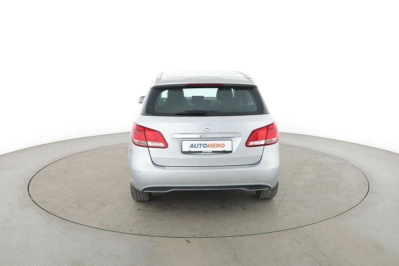 Gebraucht Mercedes B180 Style 122 PS (89 kW) 2016 Grau Van / Kleinbus