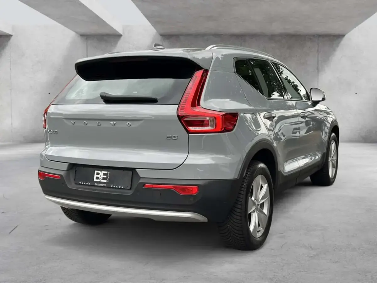 Gebraucht Volvo XC40 Core 163 PS (119 kW) 2024 Vapour grey SUV