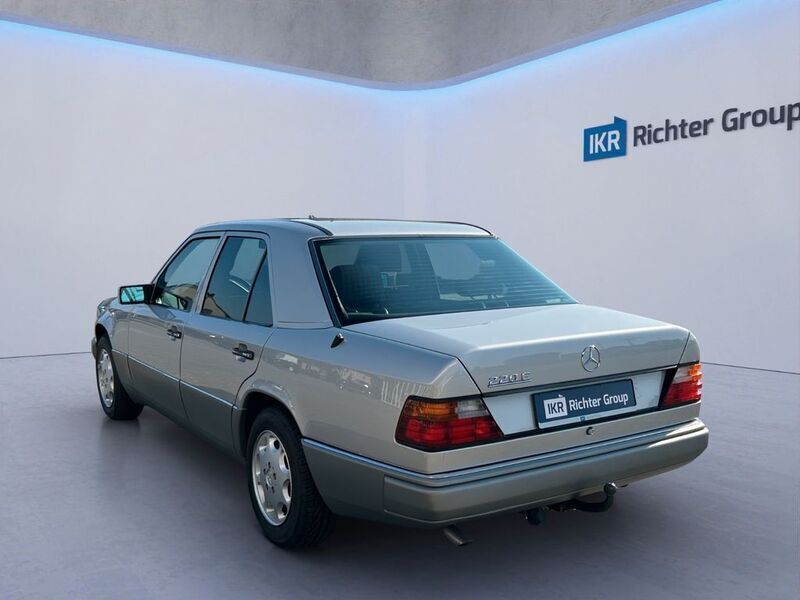 Brugt Mercedes E220 150 HK (110 kW) 1993 Sølv Sedan