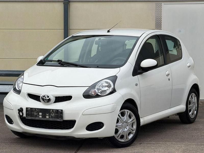 Gebraucht Toyota Aygo Cool 68 PS (50 kW) 2010 Weiß Kleinwagen