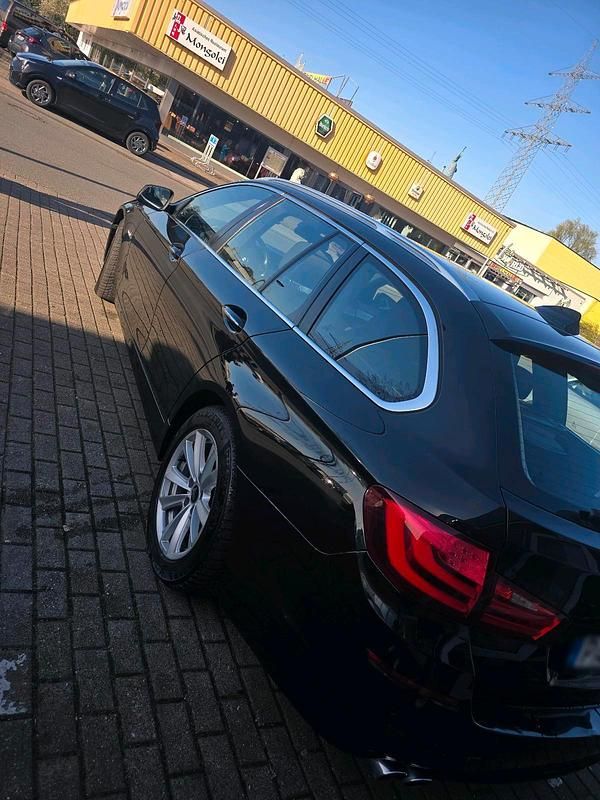 Gebraucht BMW 520 184 PS (135 kW) 2011 Schwarz Kombi