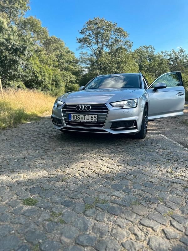 Silber Gebraucht 2018 Audi A4 Sport Kombi | 20.000 € (Etwas zu teuer) - Bild 1/4
