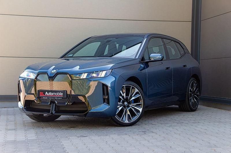 Blau Gebraucht 2025 BMW iX M Sport SUV | 93.390 € (Superpreis) - Bild 1/4