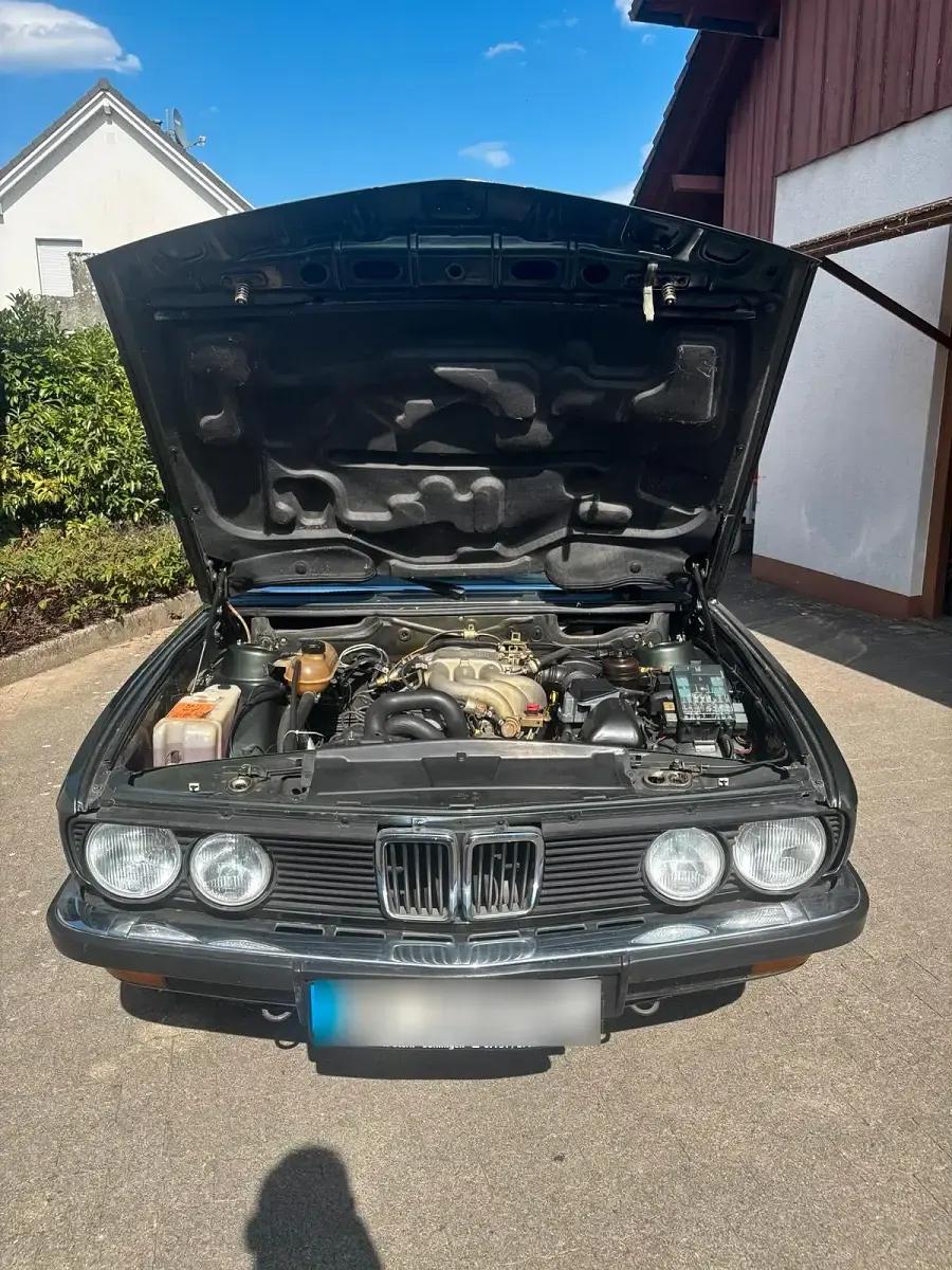 Gebraucht BMW 520 125 PS (91 kW) 1984 Grün Limousine
