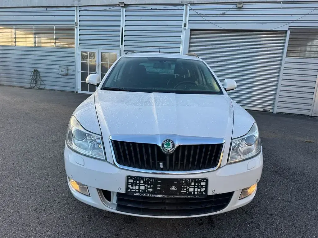 Gebraucht Skoda Octavia Elegance 122 PS (89 kW) 2009 Weiß Kombi