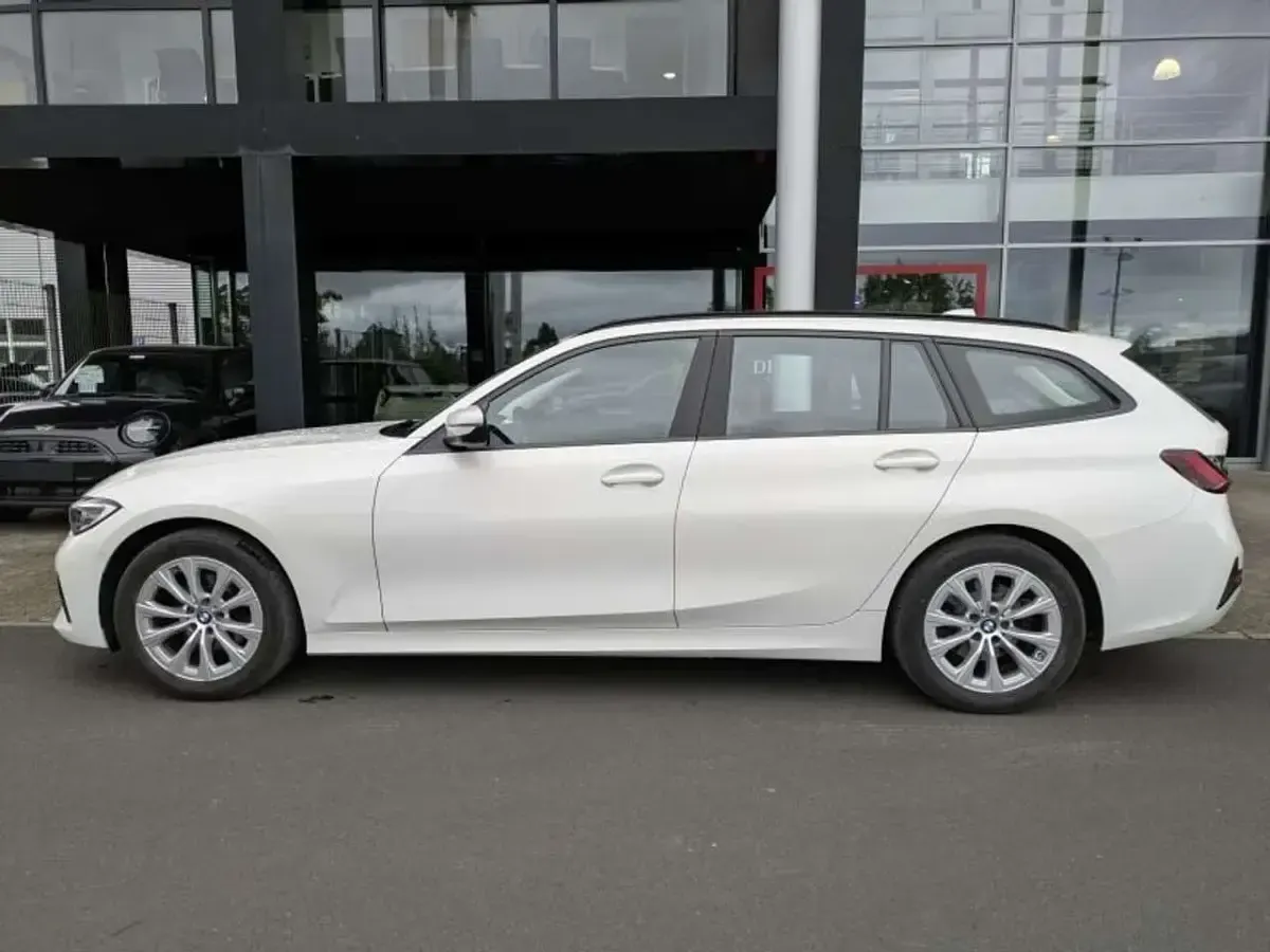 Gebraucht BMW 320 190 PS (139 kW) 2022 Weiß Limousine